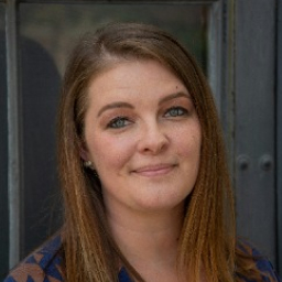 30+woman dark blonde hair blue ayes-The-Beauty-army