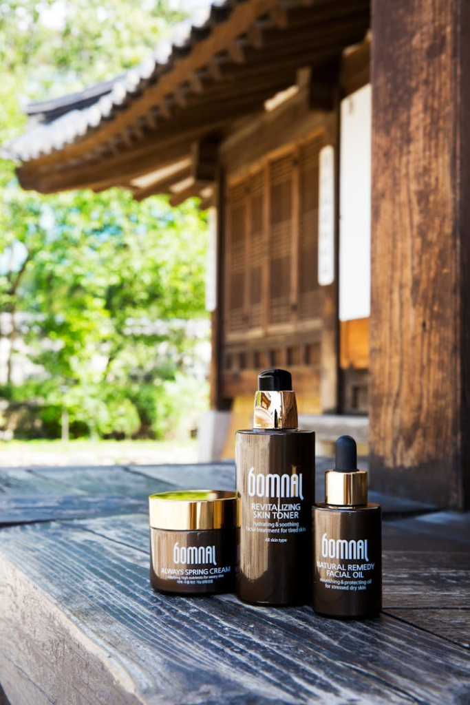 High-quality Korean skincare products displayed outdoors against a traditional architecture backdrop. hudvårdsrutin, glowy skin bästa koreanska serum för torr hy